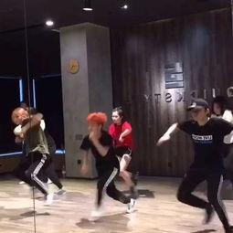 成人文艺舞蹈视频